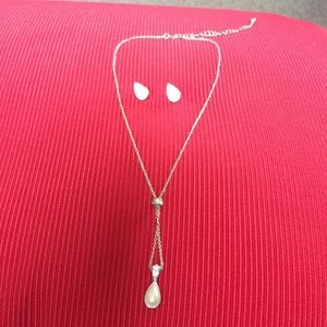 Necklace/earrings set